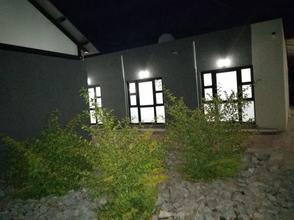 Tsumeb Guesthouse Kamho Luaran gambar